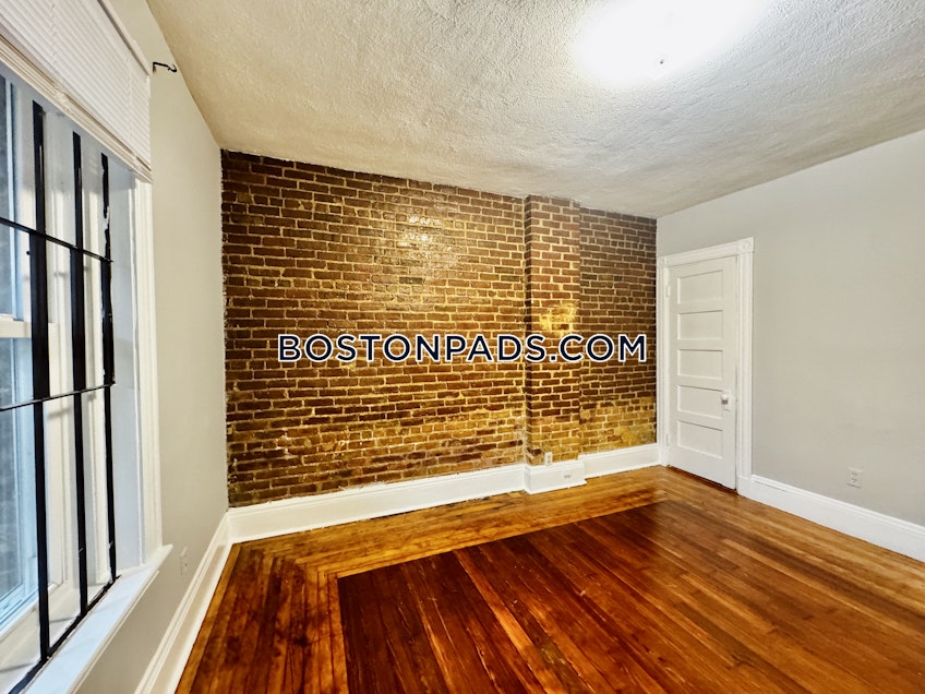 Boston - $2,600+ /month