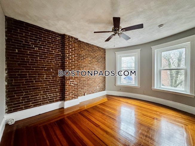 Boston - $2,800+ /mo