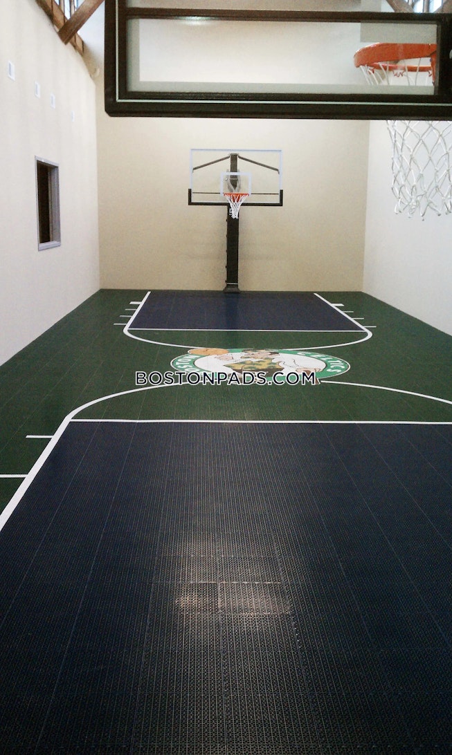 Clinton - $2,335+ /mo