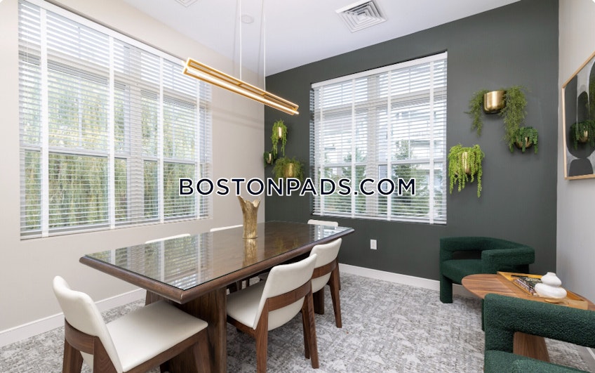 Lynnfield - $3,794+ /month