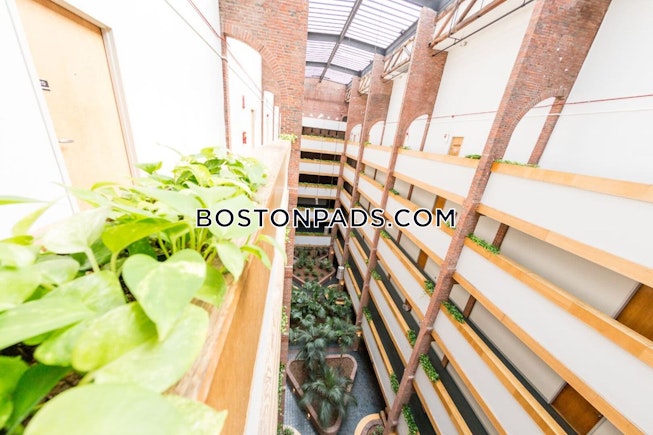 Boston - $4,050+ /mo