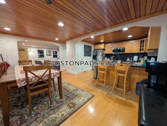 Boston - $4,900+ /mo