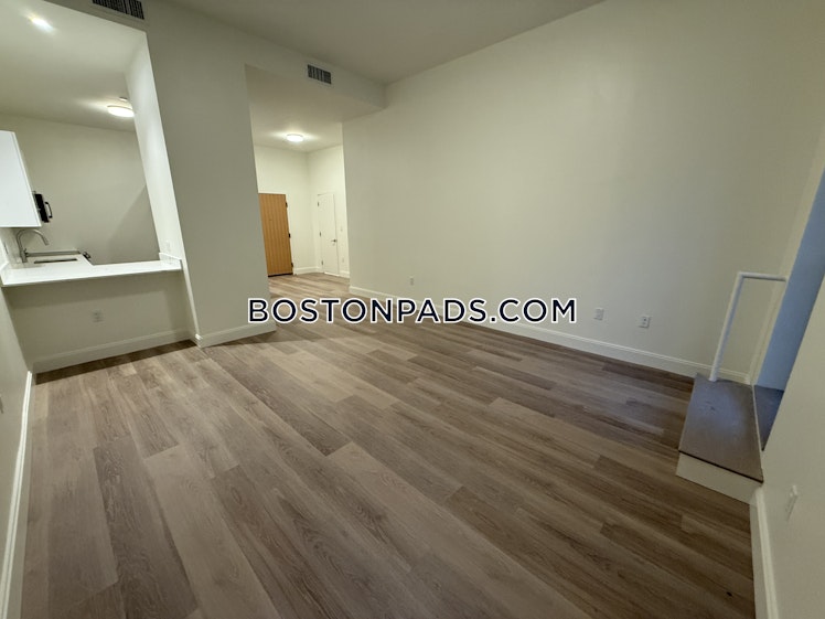 Commonwealth Ave., Boston