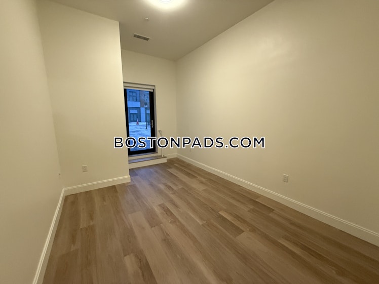 Commonwealth Ave., Boston