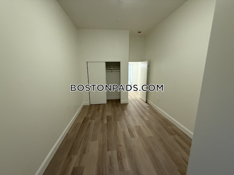 Commonwealth Ave., Boston