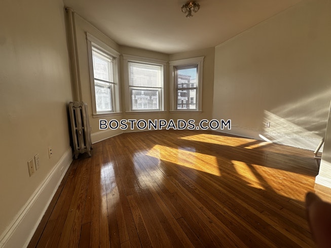 Boston - $3,800+ /mo