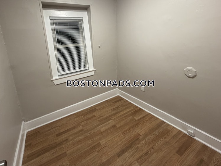 Blue Hill Ave., Milton