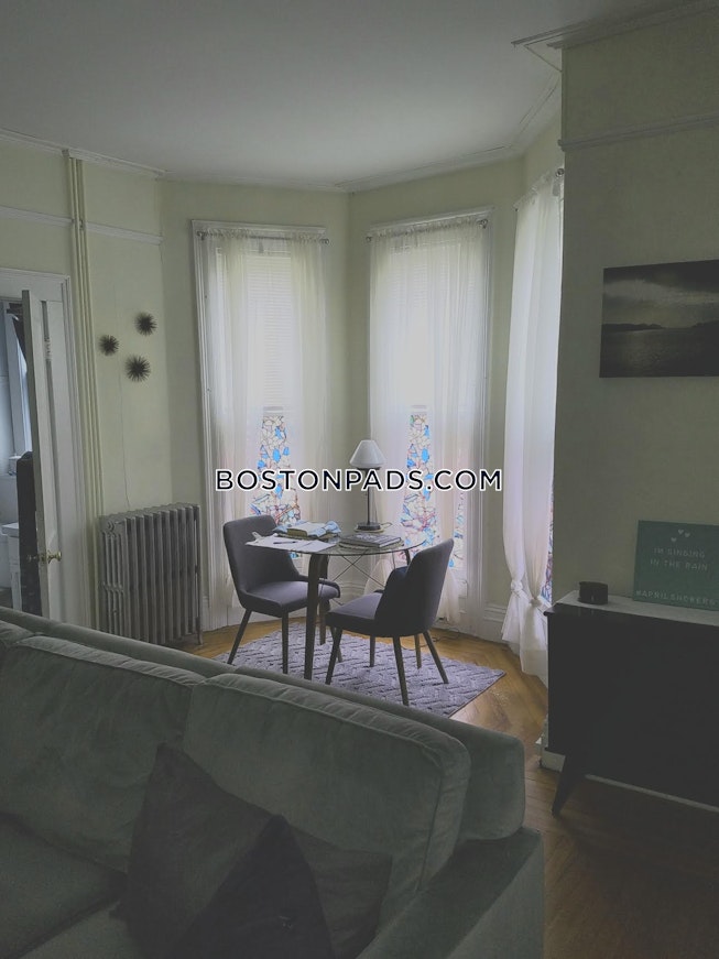 Northampton - $2,400+ /mo