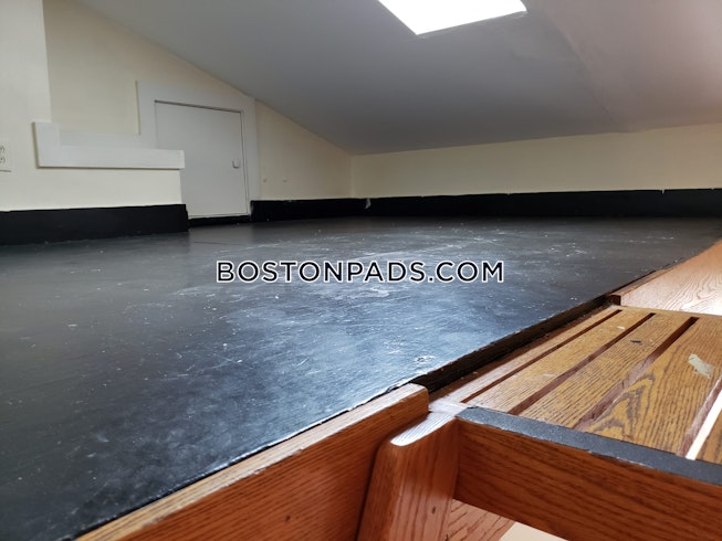 Northampton - $2,400+ /mo