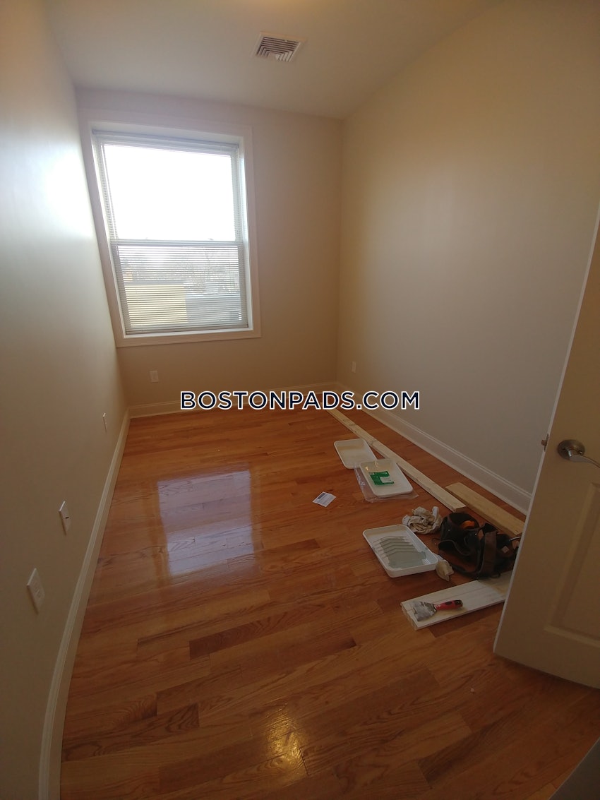 WALTHAM - 3 Beds, 1 Bath - Image 19