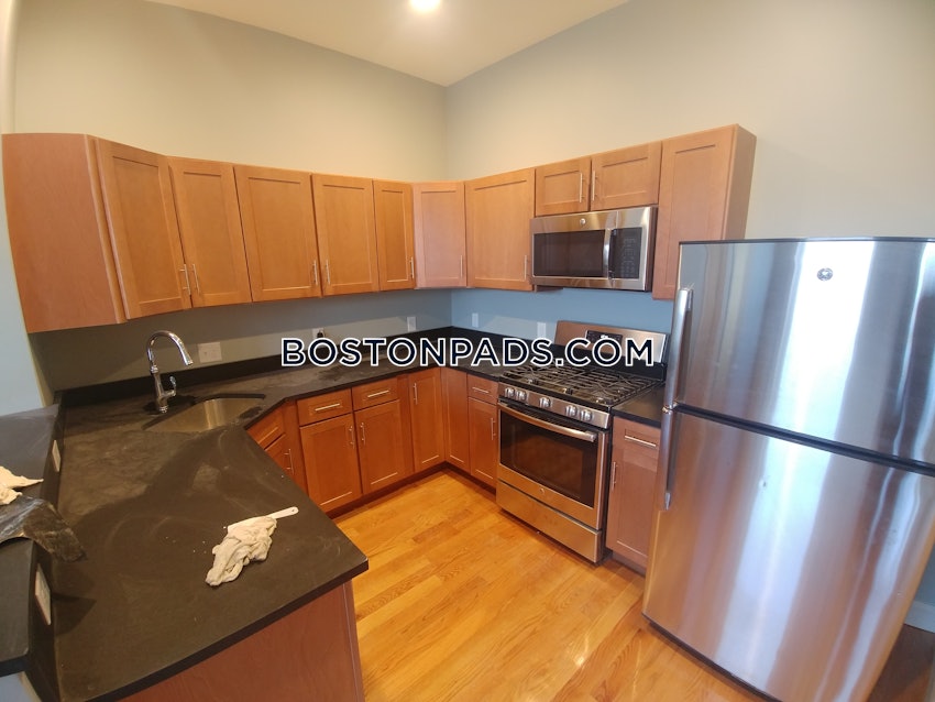 WALTHAM - 3 Beds, 1 Bath - Image 4