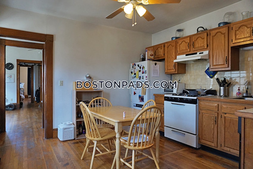 WALTHAM - 3 Beds, 2 Baths - Image 5