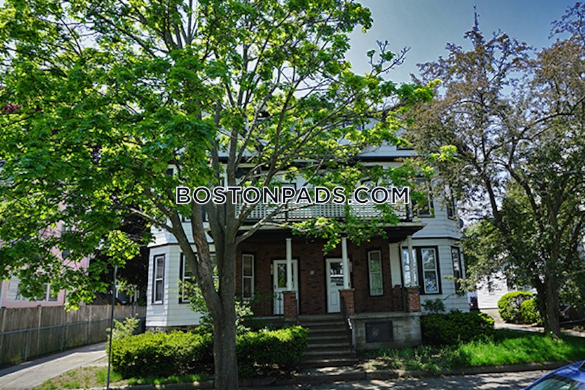 WALTHAM - 4 Beds, 2 Baths - Image 4