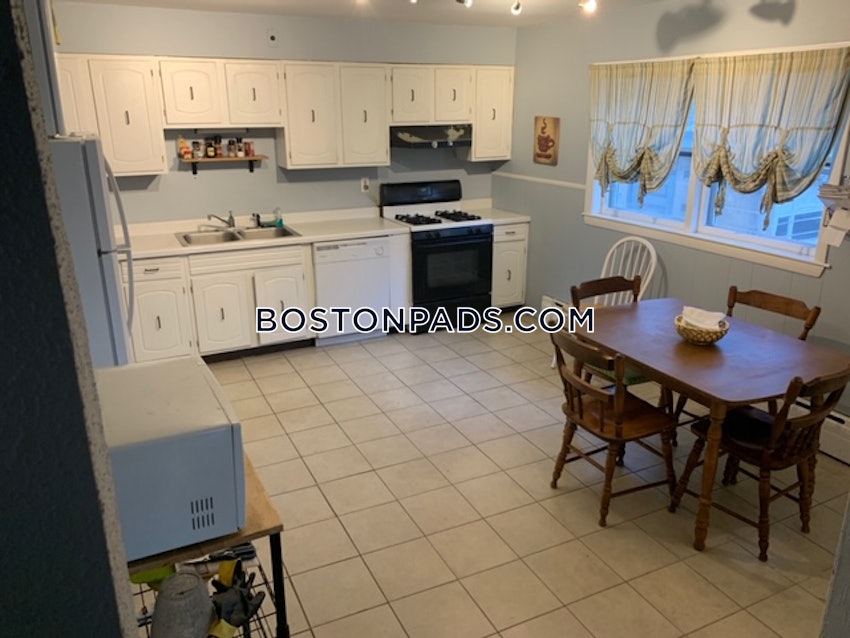 WALTHAM - 4 Beds, 1 Bath - Image 12