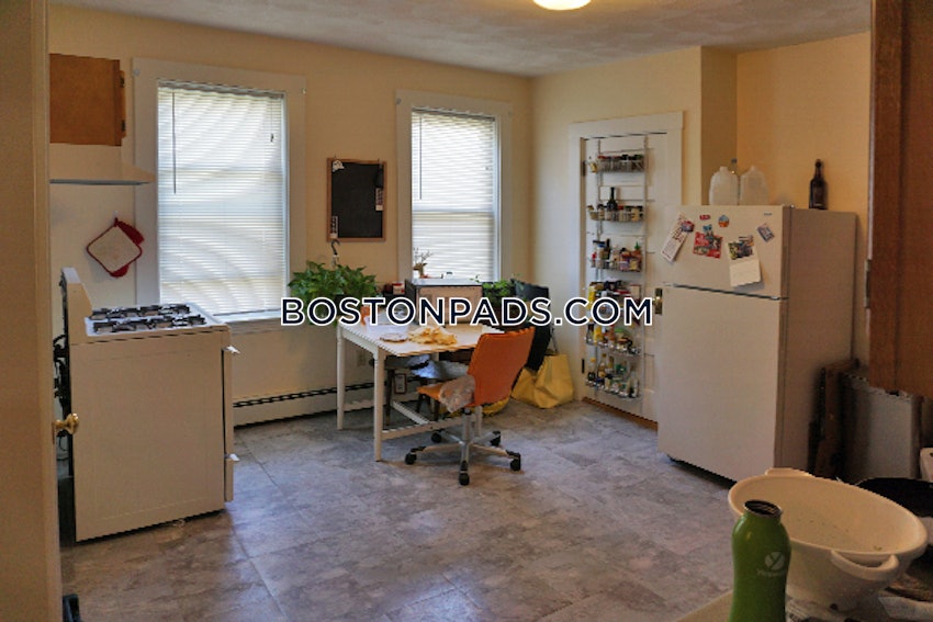 WALTHAM - 2 Beds, 1 Bath - Image 12