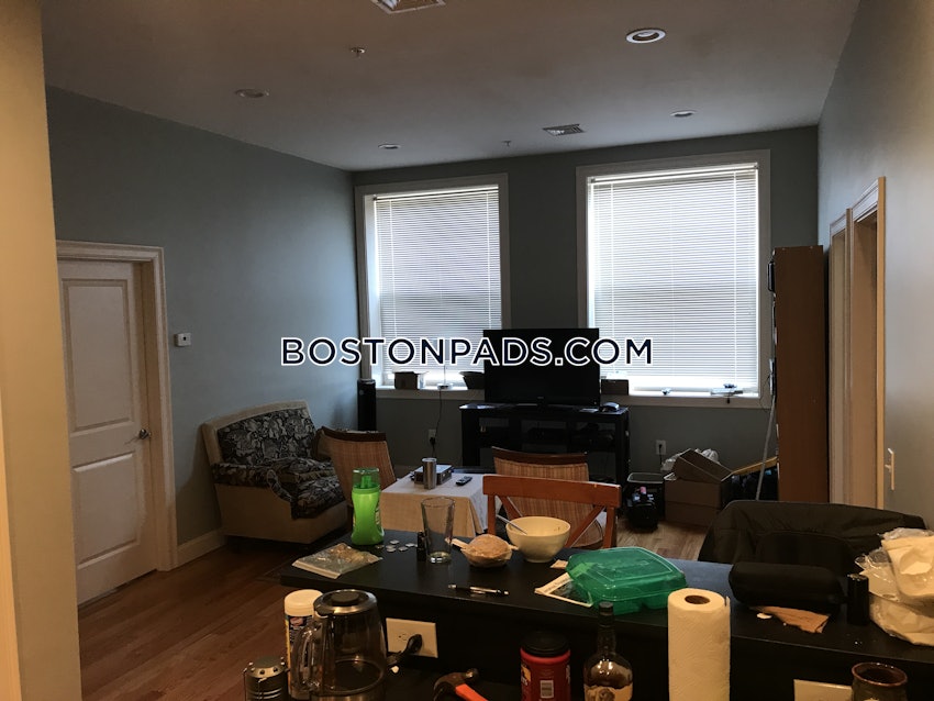 WALTHAM - 3 Beds, 1 Bath - Image 42