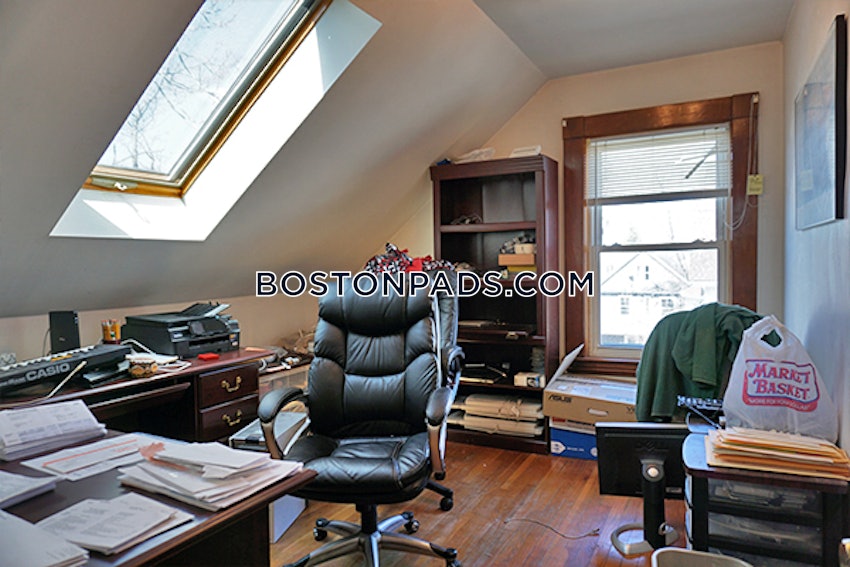 WALTHAM - 3 Beds, 2 Baths - Image 9