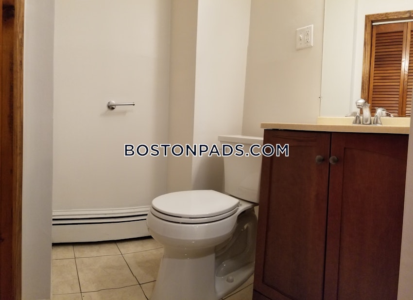 WALTHAM - 4 Beds, 2 Baths - Image 19