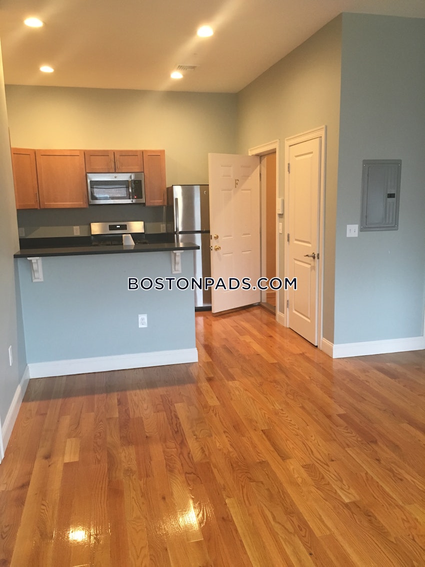 WALTHAM - 3 Beds, 1 Bath - Image 17