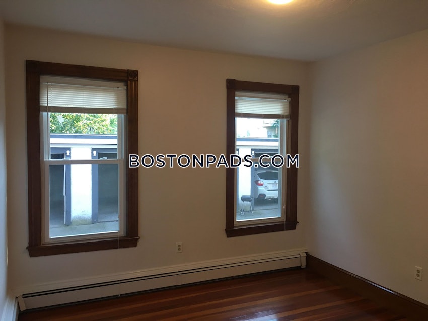 WALTHAM - 4 Beds, 2 Baths - Image 43