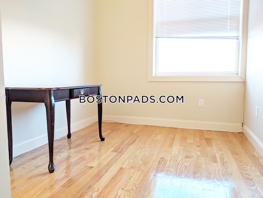 WALTHAM - 3 Beds, 2 Baths - Image 11